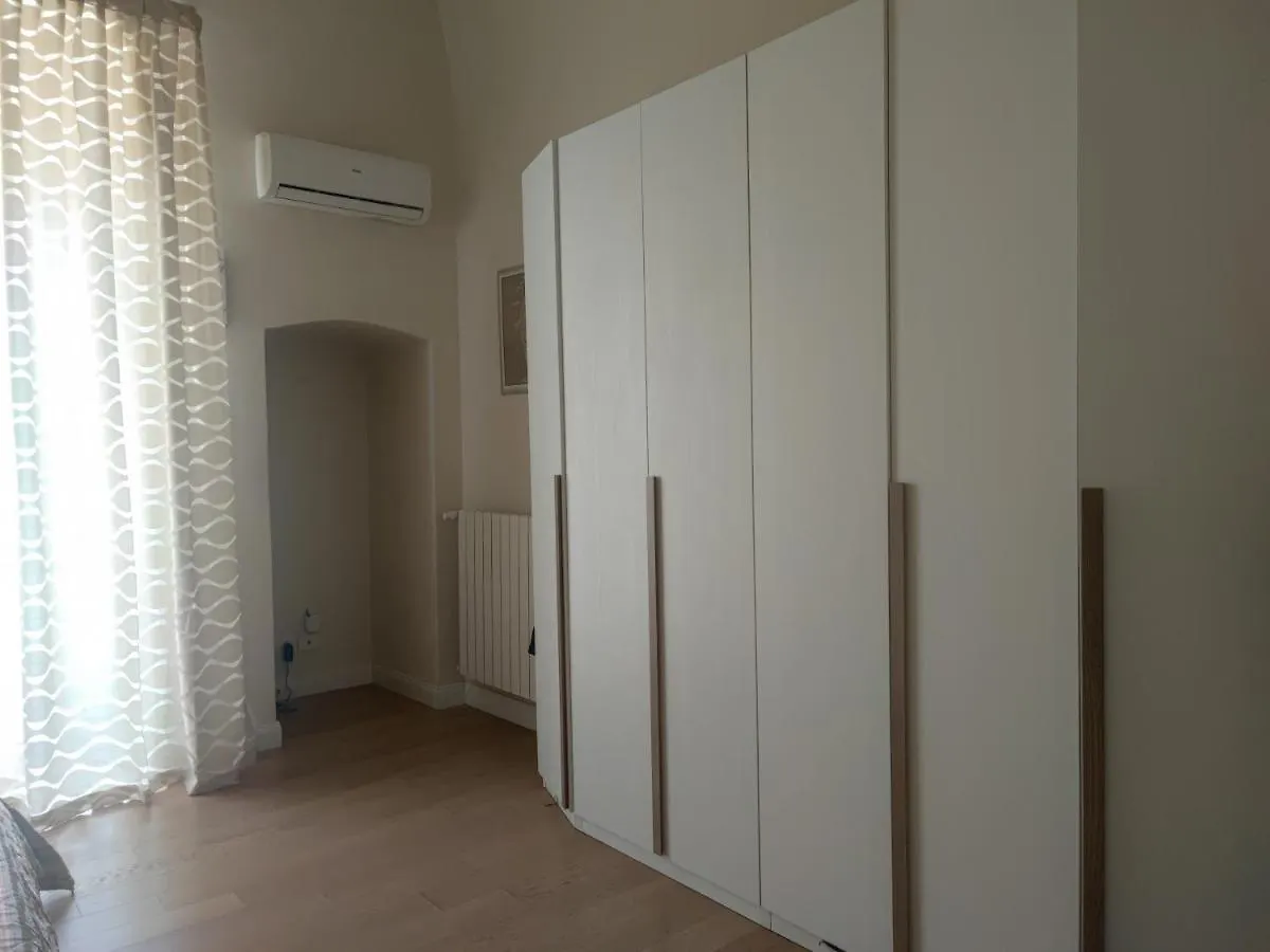 Indahouse Apartment Bari 0*,
